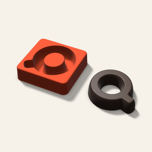 Letter Q Mold, 3 Inch, 3D render