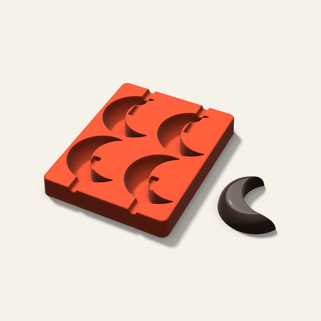 Crescent Moon Cakesicle Mold, 3 Inch, 4 Cavity, 3D render